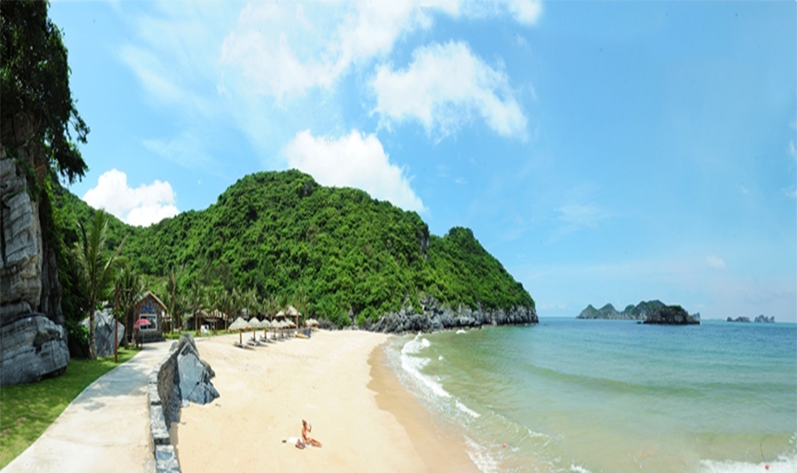 Choose Bai Tu Long Bay or Lan Ha Bay