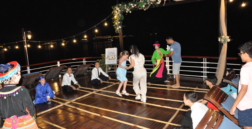 Amanda Cruise Halong Bay