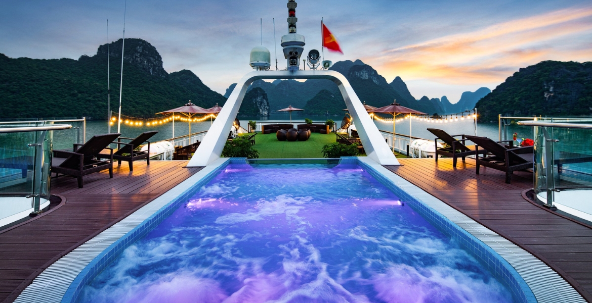 Dora Cruise Lan Ha Bay