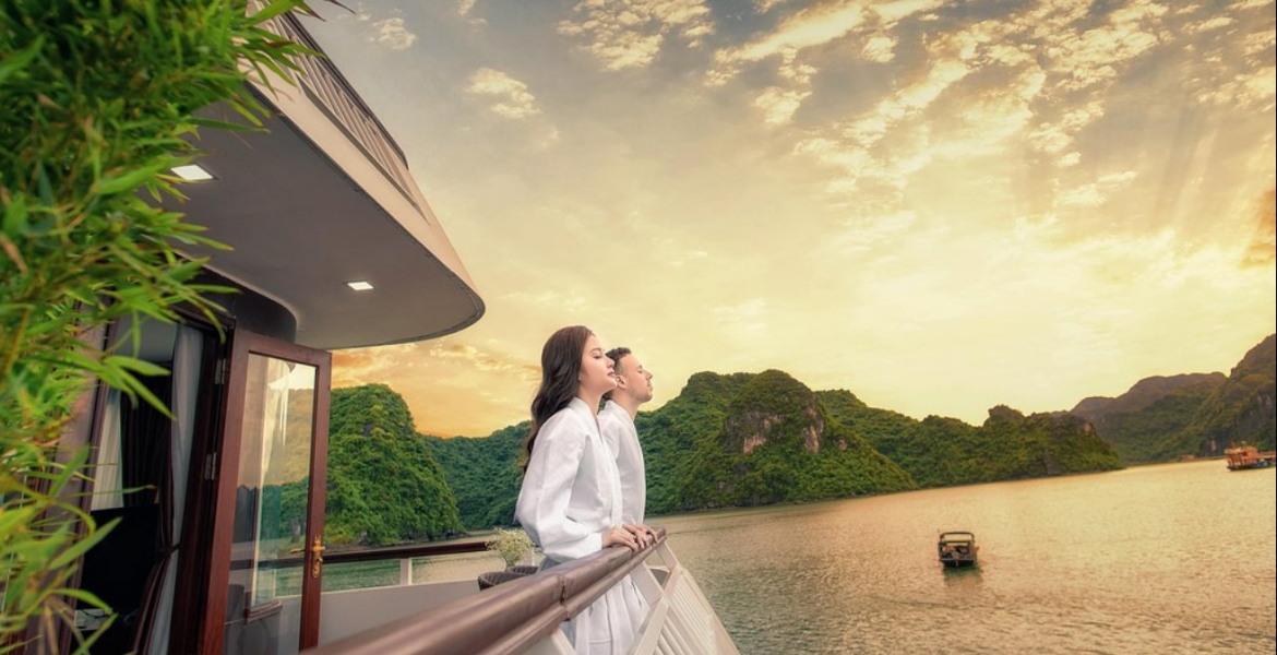Dora Cruise Lan Ha Bay