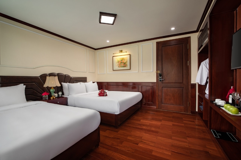 Junior/Senior Triple Cabin