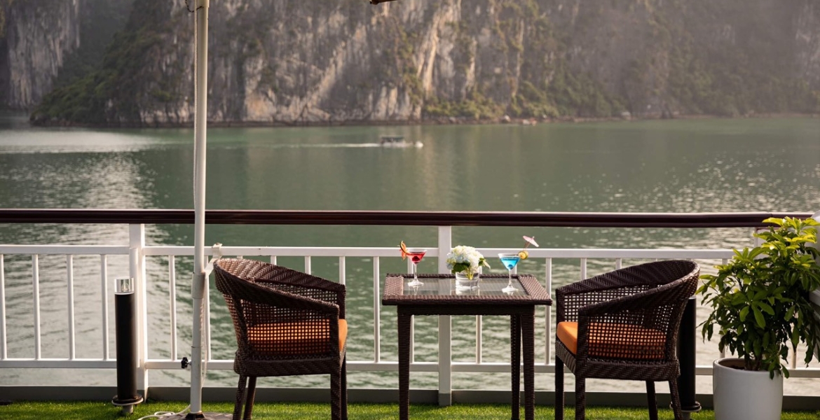 Dora Cruise Lan Ha Bay