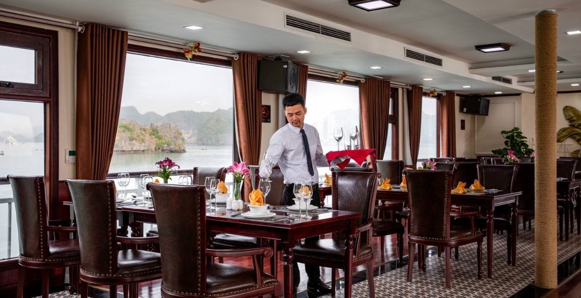 Dora Cruise Lan Ha Bay