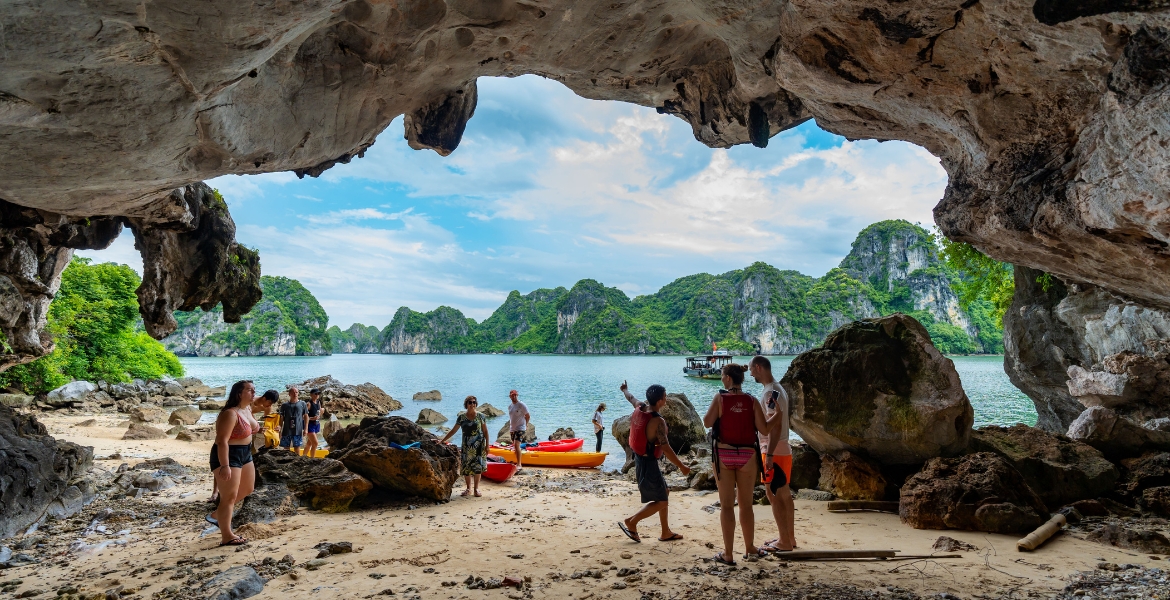 Bai Tu Long Bay 1 Night Cruise